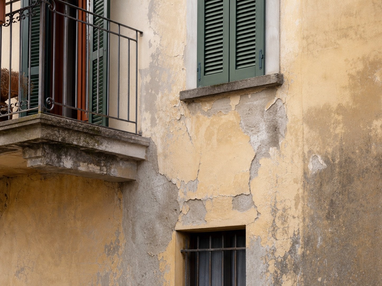 Intonaci Bergamo e rifacimento facciata con finiture pulite: problema da risolvere